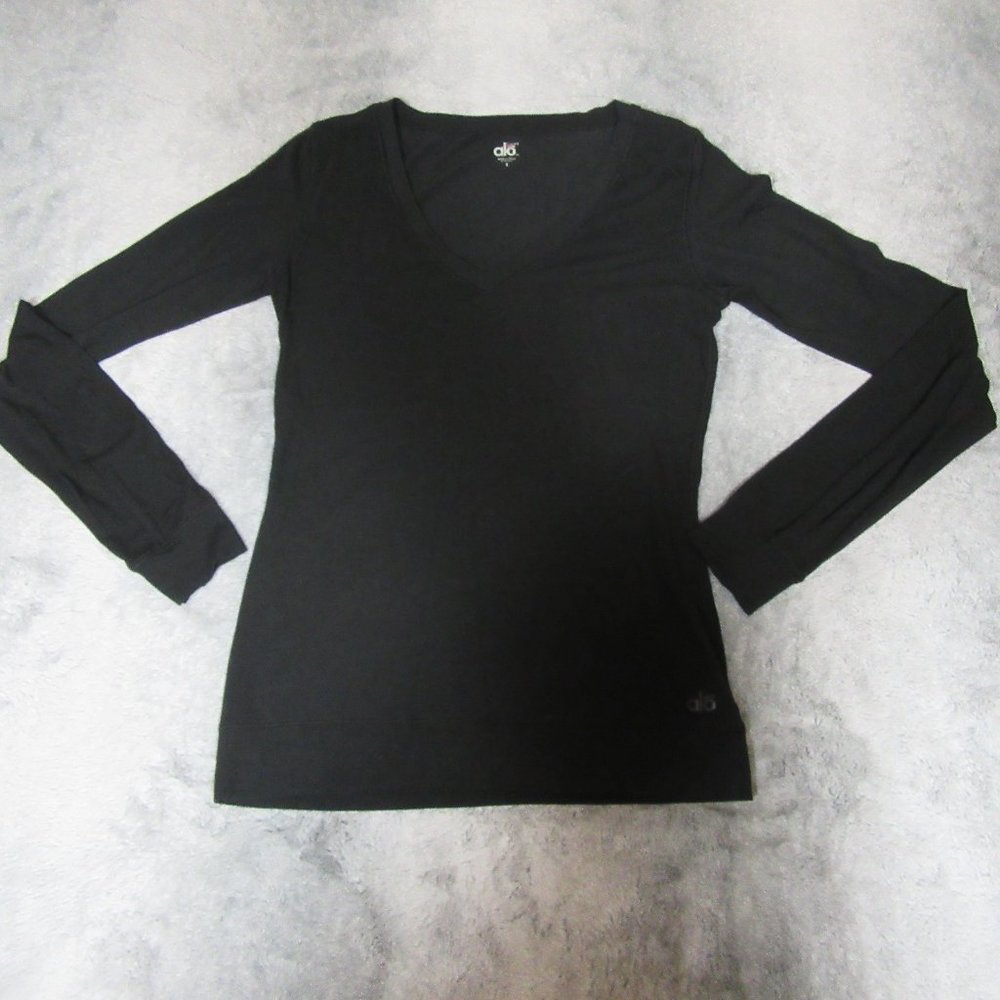 Alo Yoga CoolFit Vneck Long Sleeve Tee